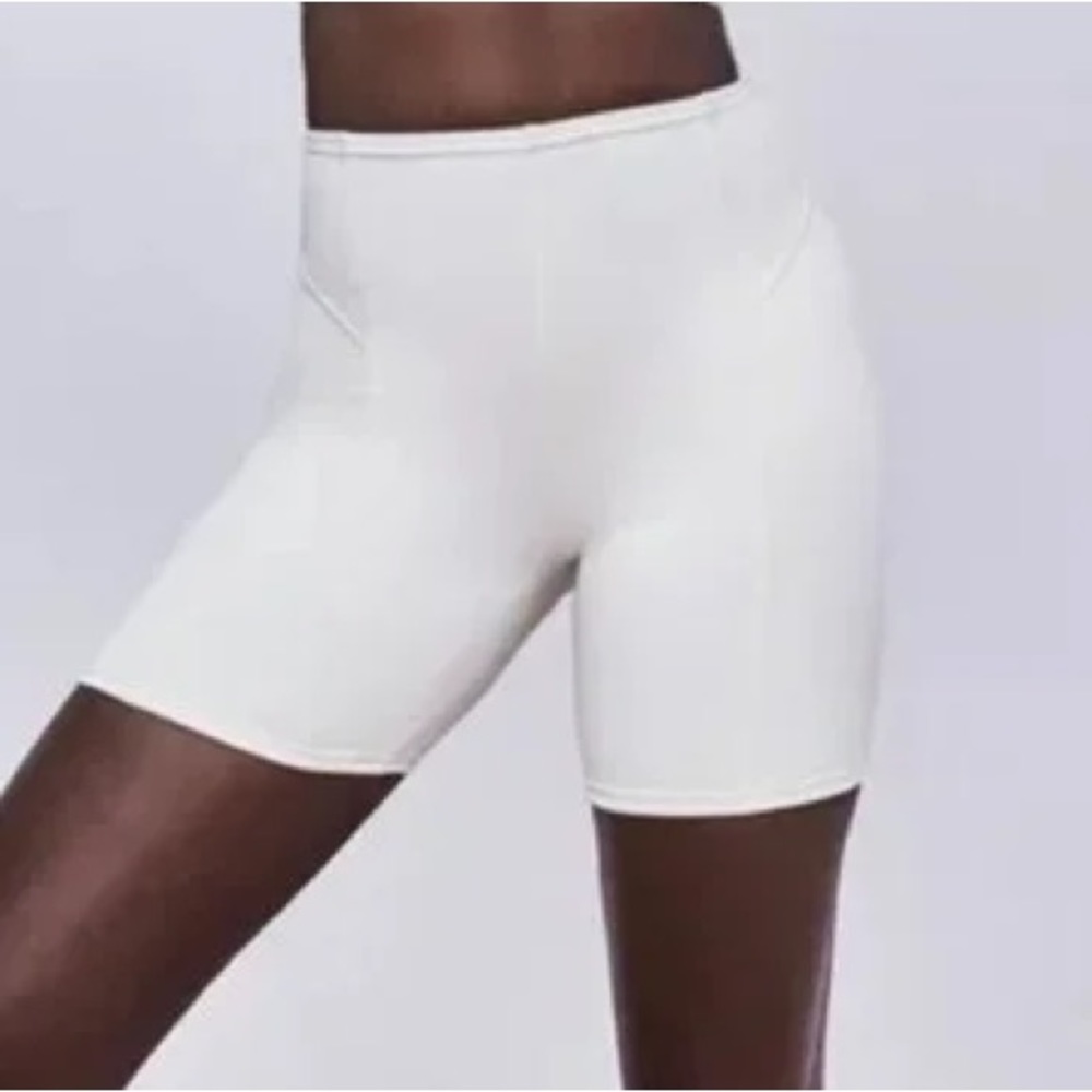 NWT- For Love & Lemon Dani Ribbed Biker Shorts Cream